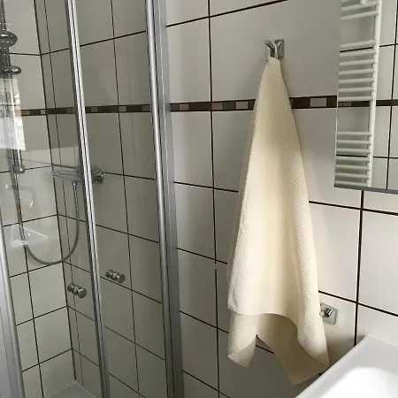 Von Paris * Petersberg (Hessen)